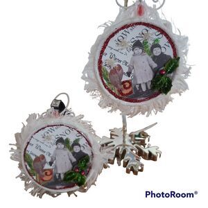 Set of Two Decoupage Old-Fashioned Christmas Ornaments Half Globe Vintage Look